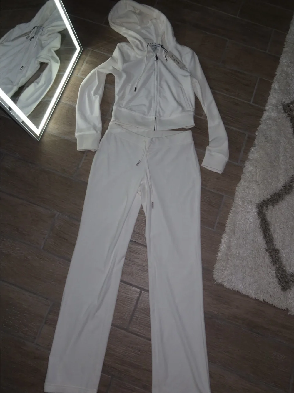 Juicy Couture white rhinestone velour tracksuit set - Picture 10 of 10